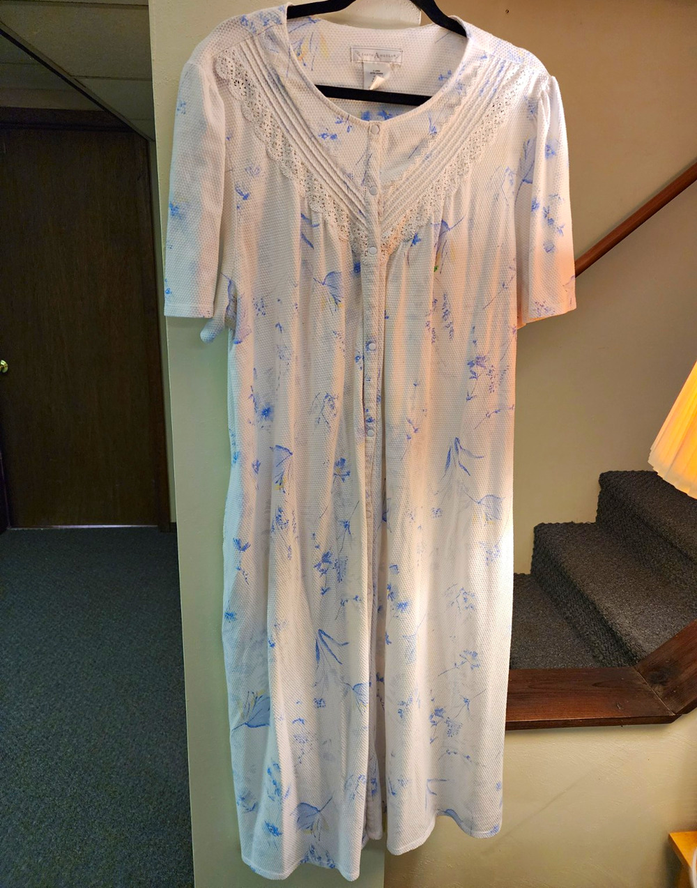 Earth Angels Women's XL White Blue Floral Knit Snap-Front Lace Trim Gown